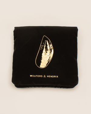 Mussel pouch