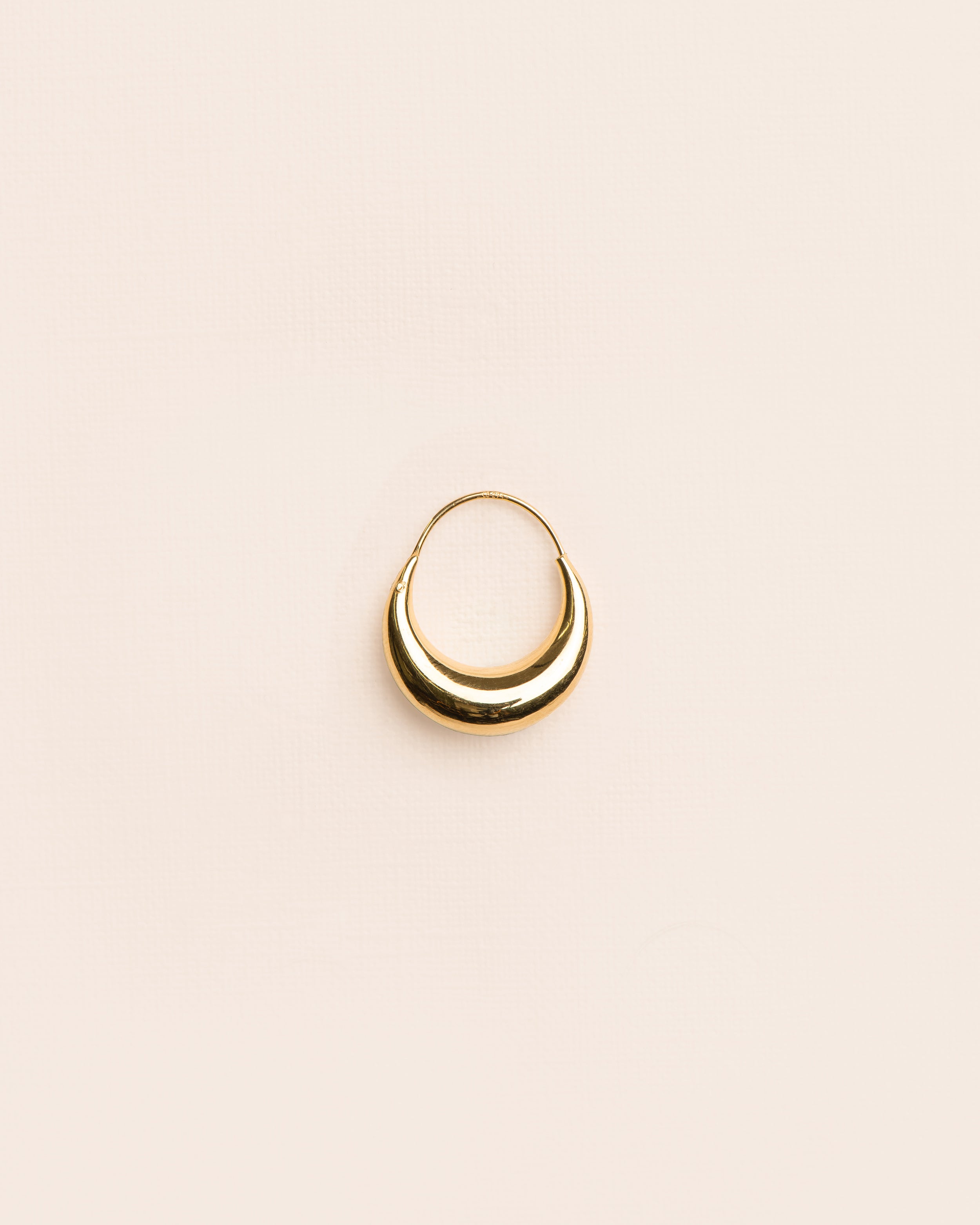 Large single hoop in 18 ct. gold