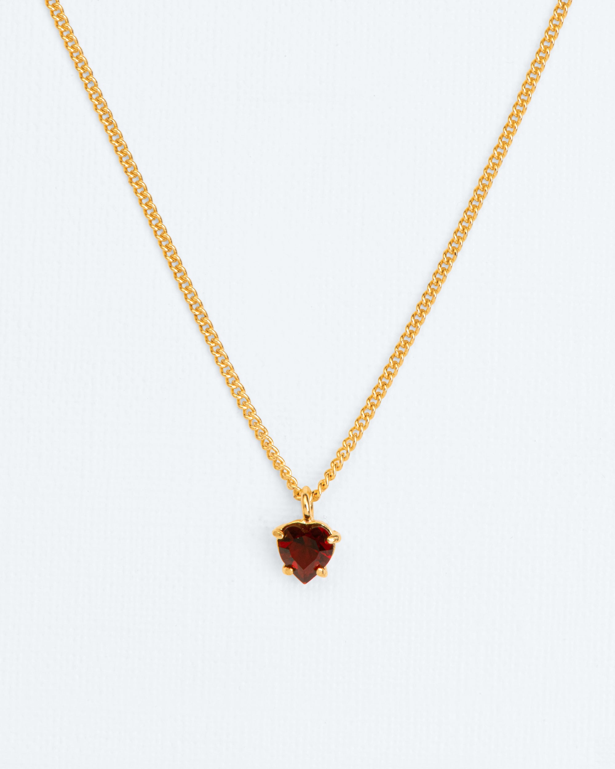 Necklace with heart-shaped garnet in silver