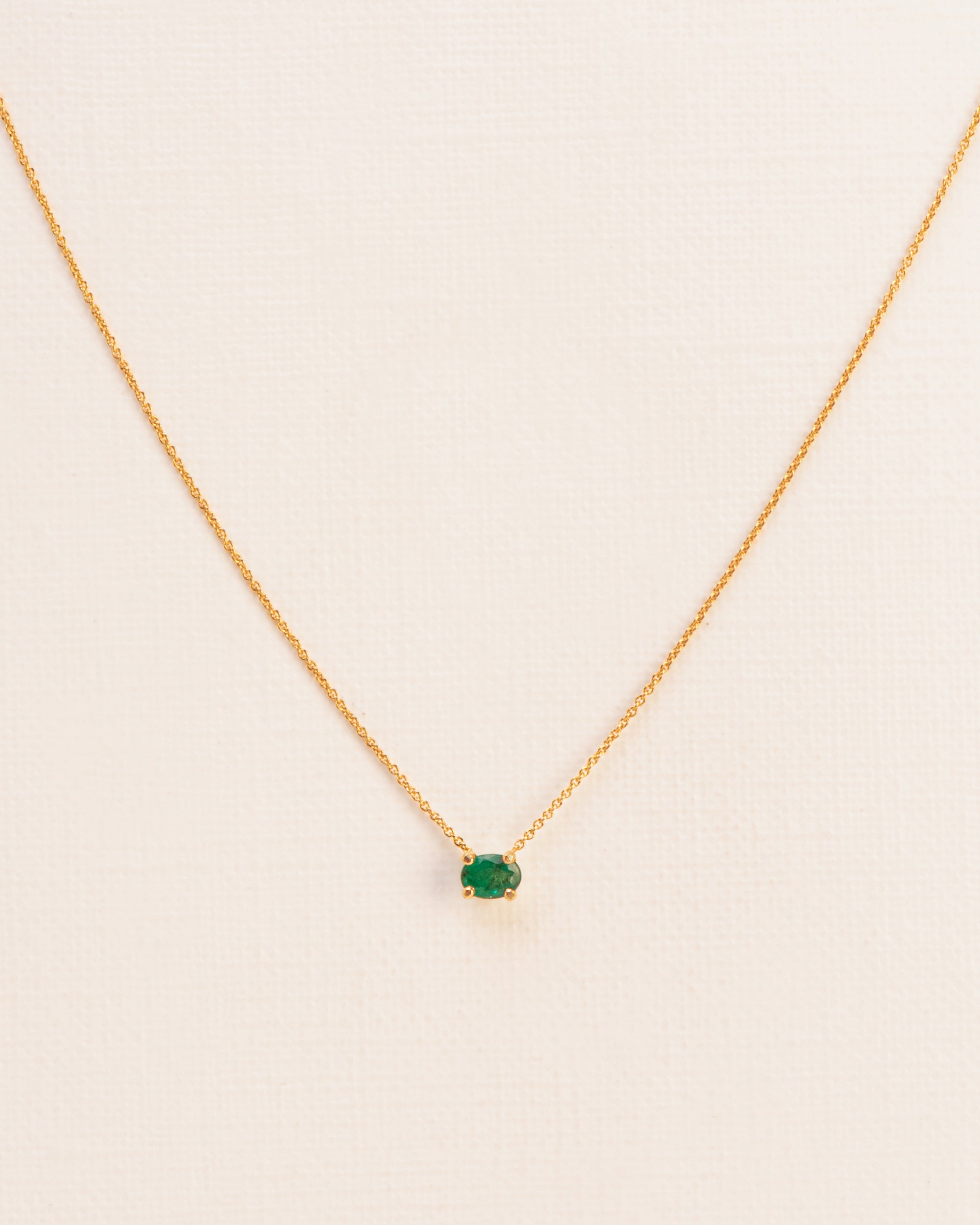 Necklace with emerald in 18 ct. gold