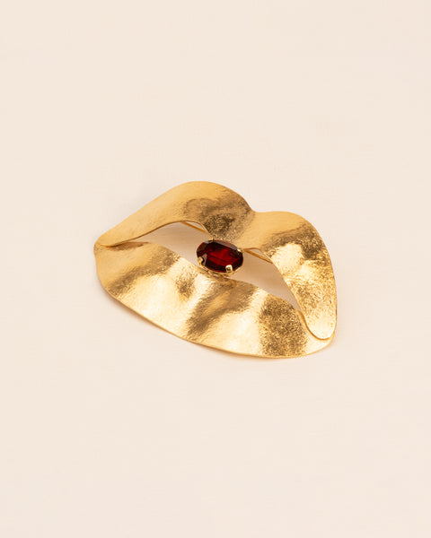 Red lips brooch deals