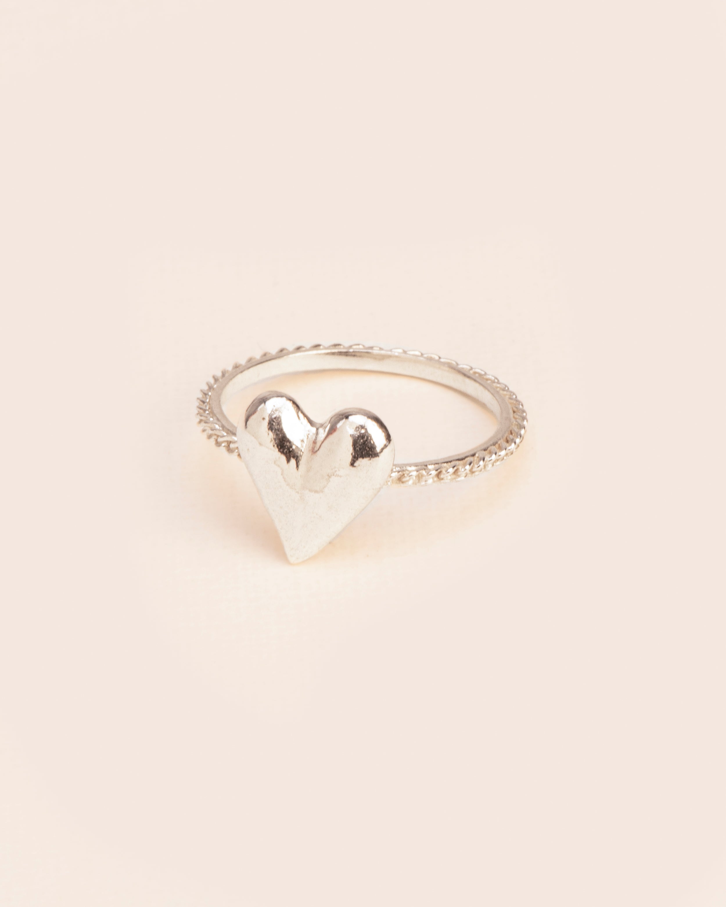 Ring with hammered heart in silver